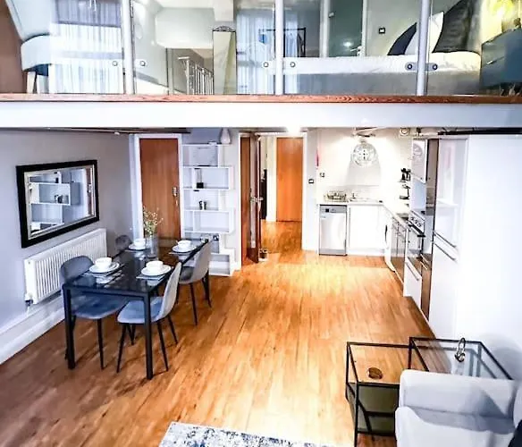 City Escape - Nottingham City Centre - Parking Available!